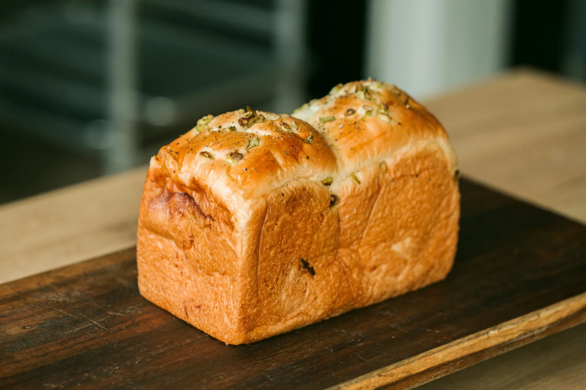 [June 18] Grass-Fed Beef Sausage & Cream Cheese Shokupan