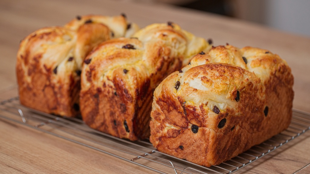 [May 14] Coconut Raisin Shokupan